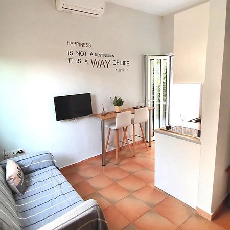 Cozy Seaside Studio In Lemos Vouliagmenis Атина Екстериор снимка
