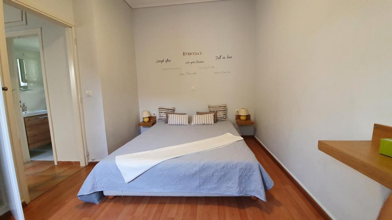 Cozy Seaside Studio In Lemos Vouliagmenis Атина Екстериор снимка