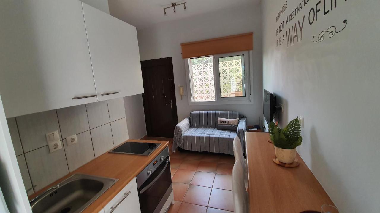 Cozy Seaside Studio In Lemos Vouliagmenis Атина Екстериор снимка