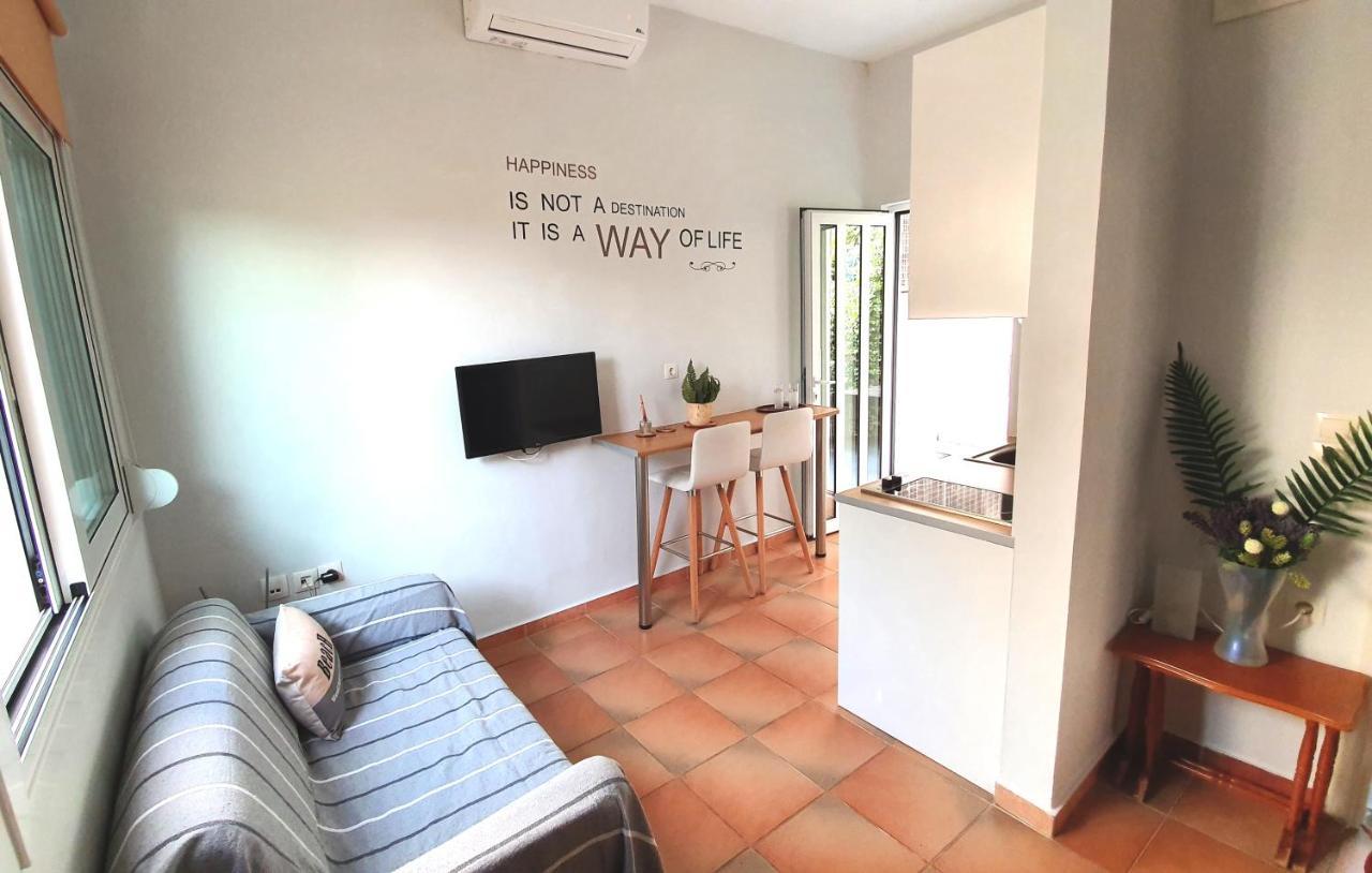 Cozy Seaside Studio In Lemos Vouliagmenis Атина Екстериор снимка