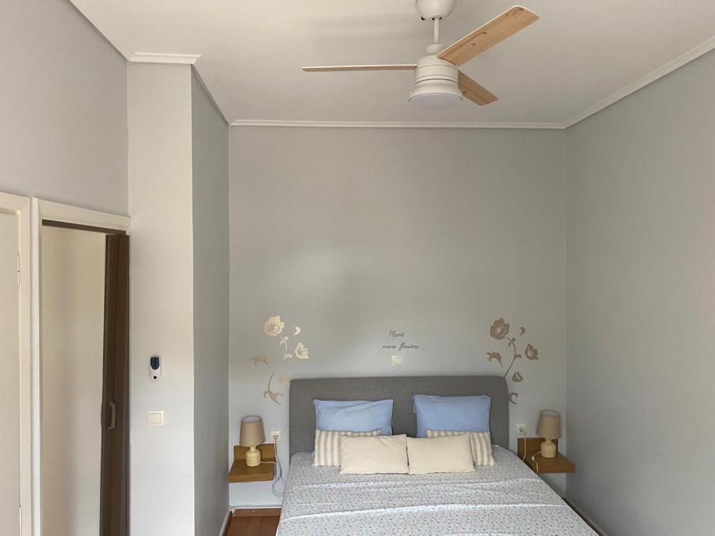 Cozy Seaside Studio In Lemos Vouliagmenis Атина Екстериор снимка