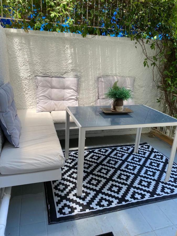 Cozy Seaside Studio In Lemos Vouliagmenis Атина Екстериор снимка