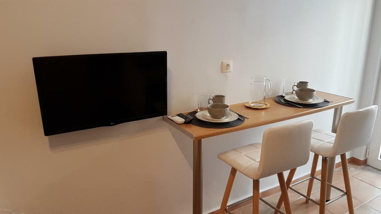 Cozy Seaside Studio In Lemos Vouliagmenis Атина Екстериор снимка